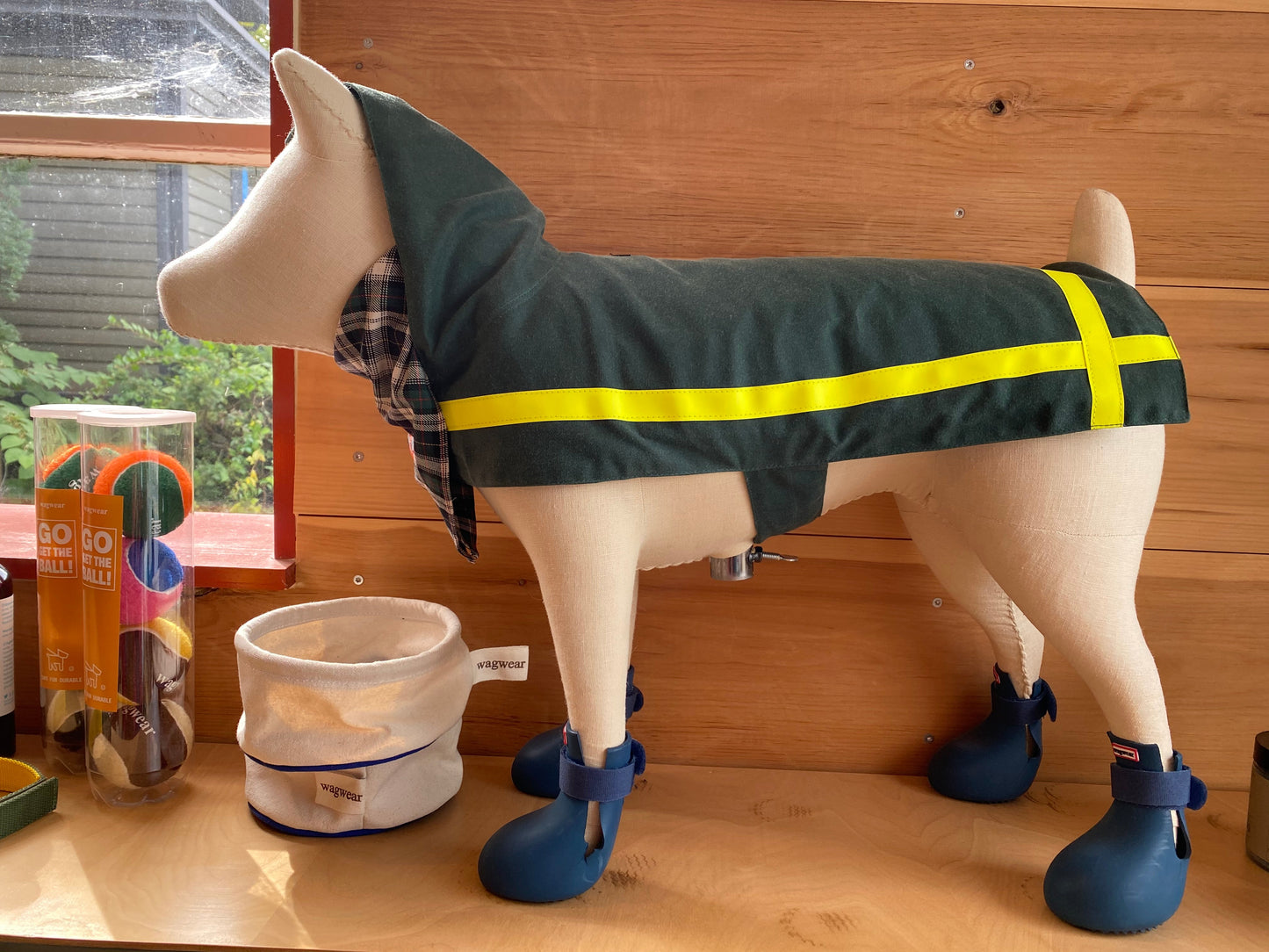 reflective raincoat in green with yellow stripe